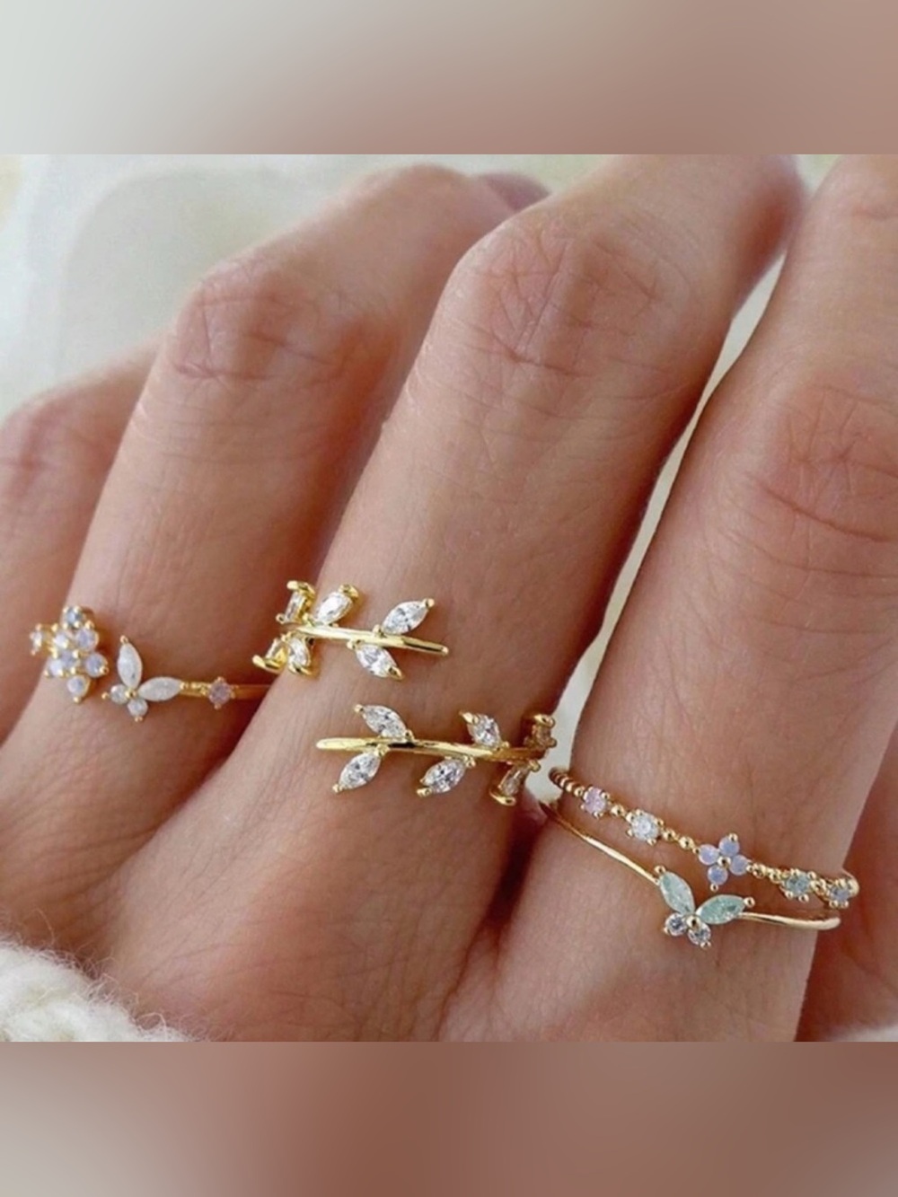 Gold Floral Ring Set – 5pc Stackable Rings